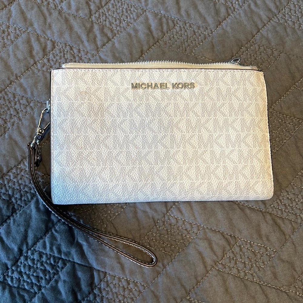Michael kors wallet and phone holder wristlet